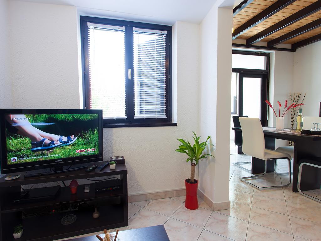 פורץ Apartment Cervar חדר תמונה
