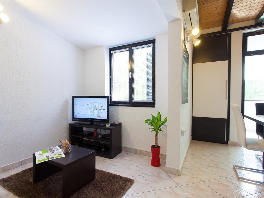 פורץ Apartment Cervar חדר תמונה