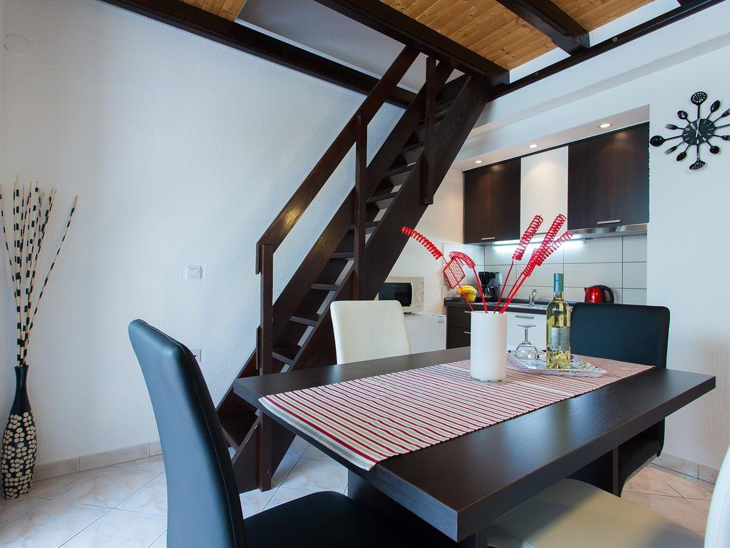 פורץ Apartment Cervar חדר תמונה