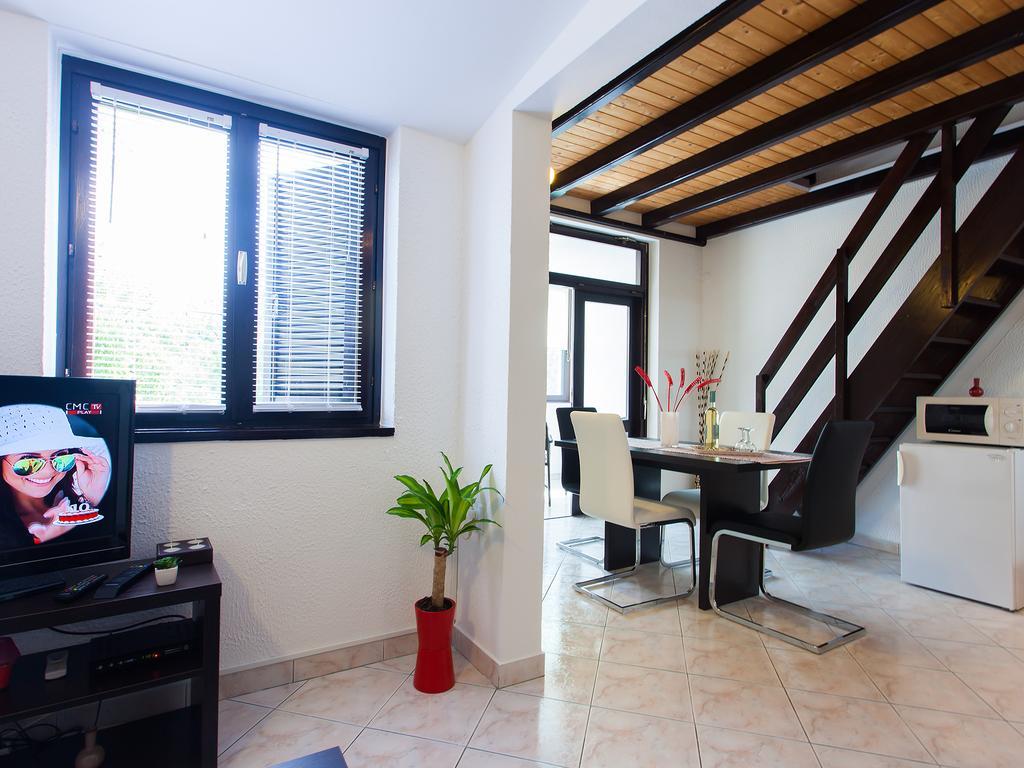 פורץ Apartment Cervar חדר תמונה