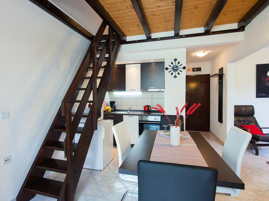 פורץ Apartment Cervar חדר תמונה